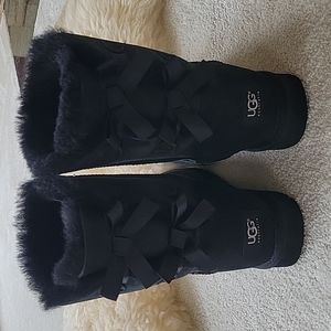 Ugg boots Bailey Bow II. Ladies size 10. Black. Like new.